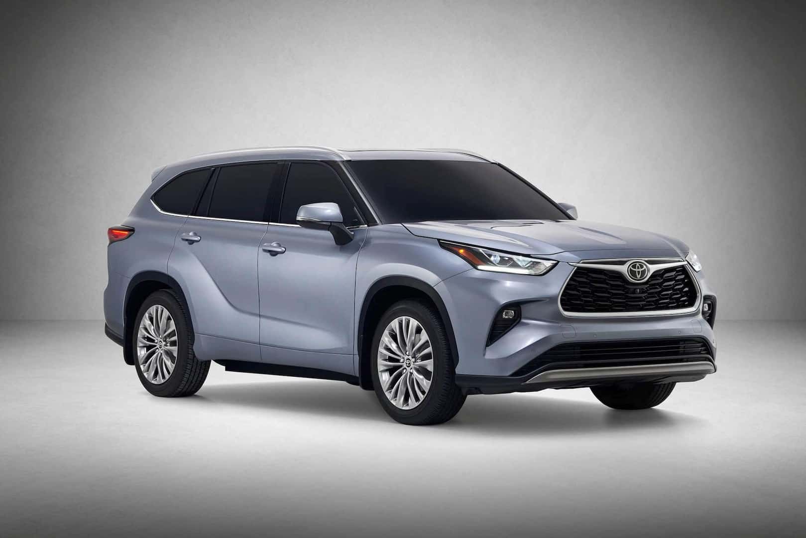 The Beautiful Silver Exterior Of The Reliable 2020 Toyota Highlander Hybrid