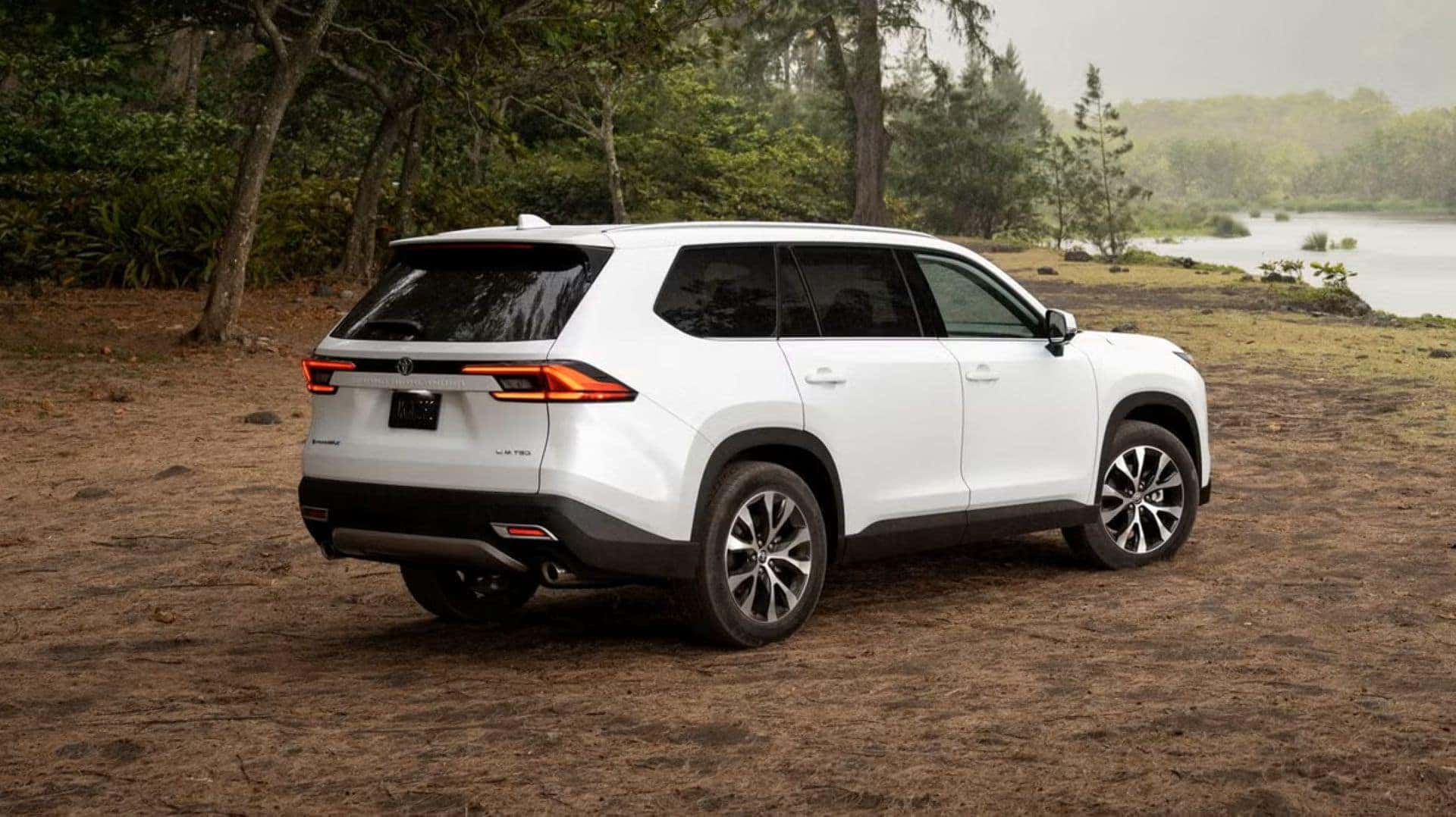 The Fabulous White Exterior Of The Voluminous 2025 Toyota Grand Highlander