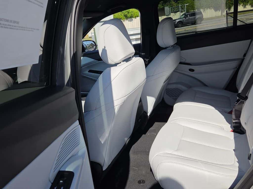 2026 Jeep Cherokee Interior