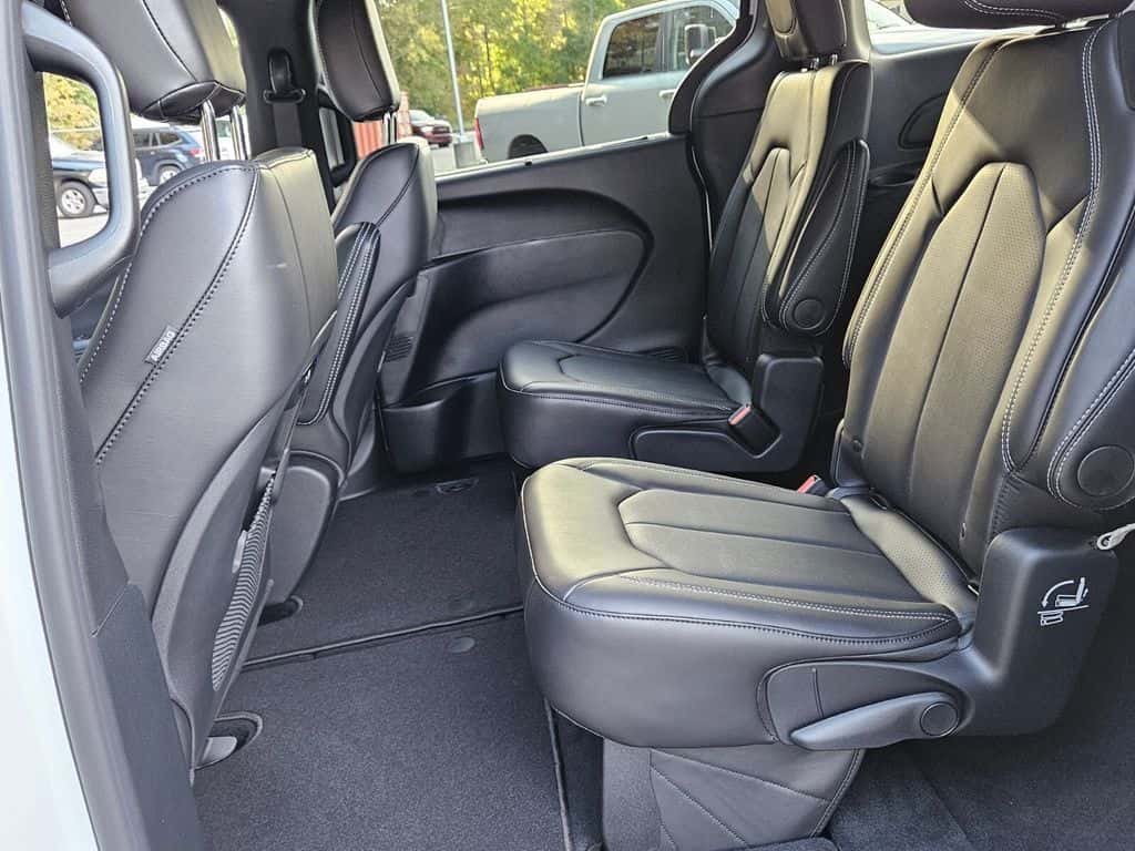 2026 Chrysler Pacifica Interior