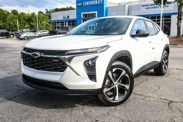 2025 chevy trax exterior front