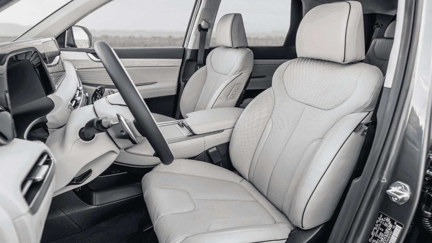Front seats of the 2025 Hyundai Palisade with light leather upholstery, blending elegance and comfort for Athens, GA families.