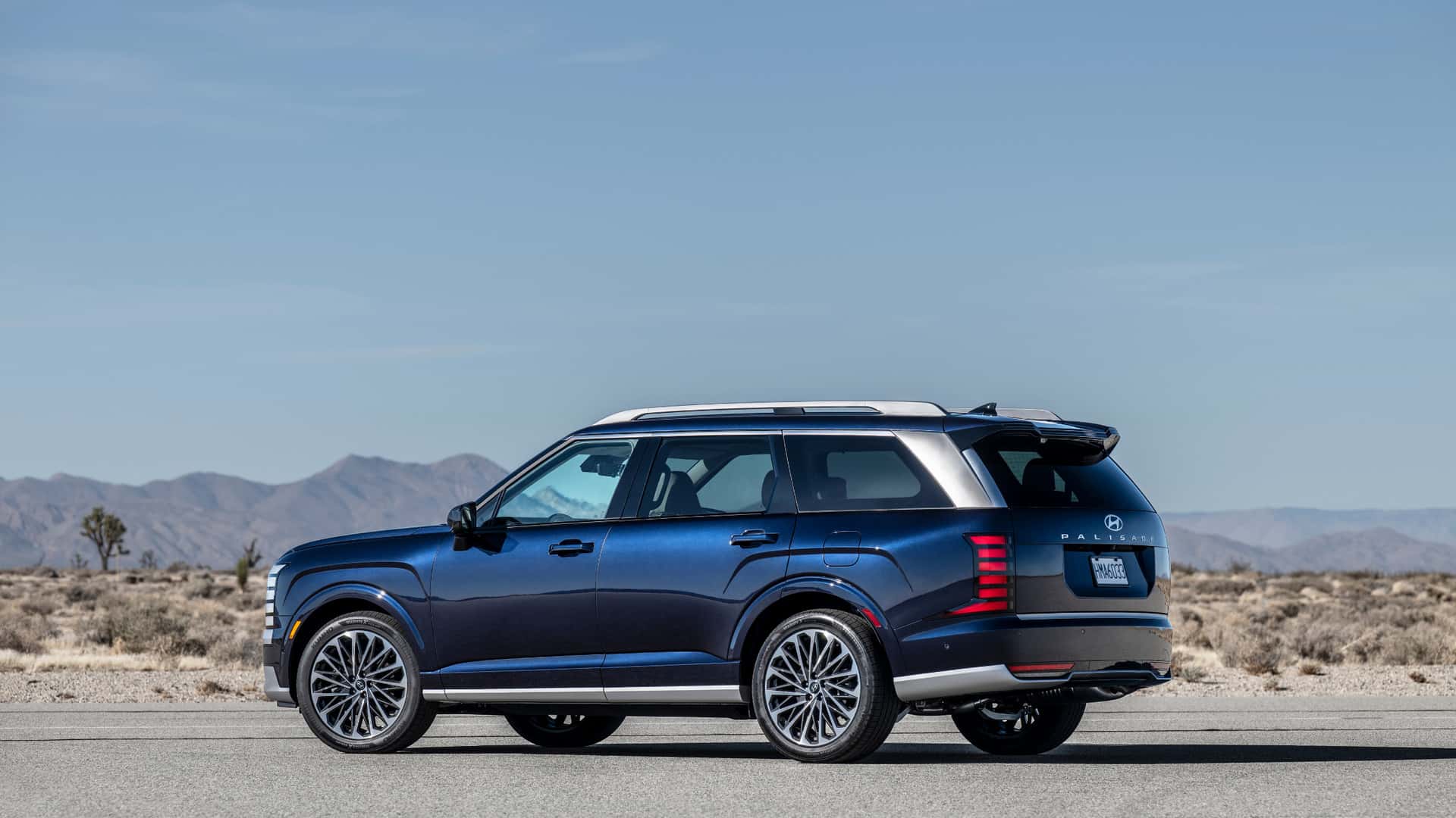 2026 Hyundai Palisade exterior side profile in blue with alloy wheels and SUV body styling.