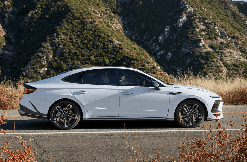 2025 Hyundai Sonata side profile with sharp body lines and aerodynamic styling.