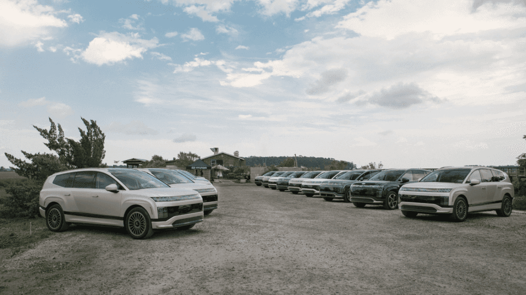 2026 Hyundai IONIQ 9 lineup displayed outdoors in multiple colors, including white, green, and blue, showcasing the electric SUV’s modern front fascia and sleek aerodynamic design.