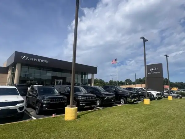 Hyundai Warner Exterior Robins