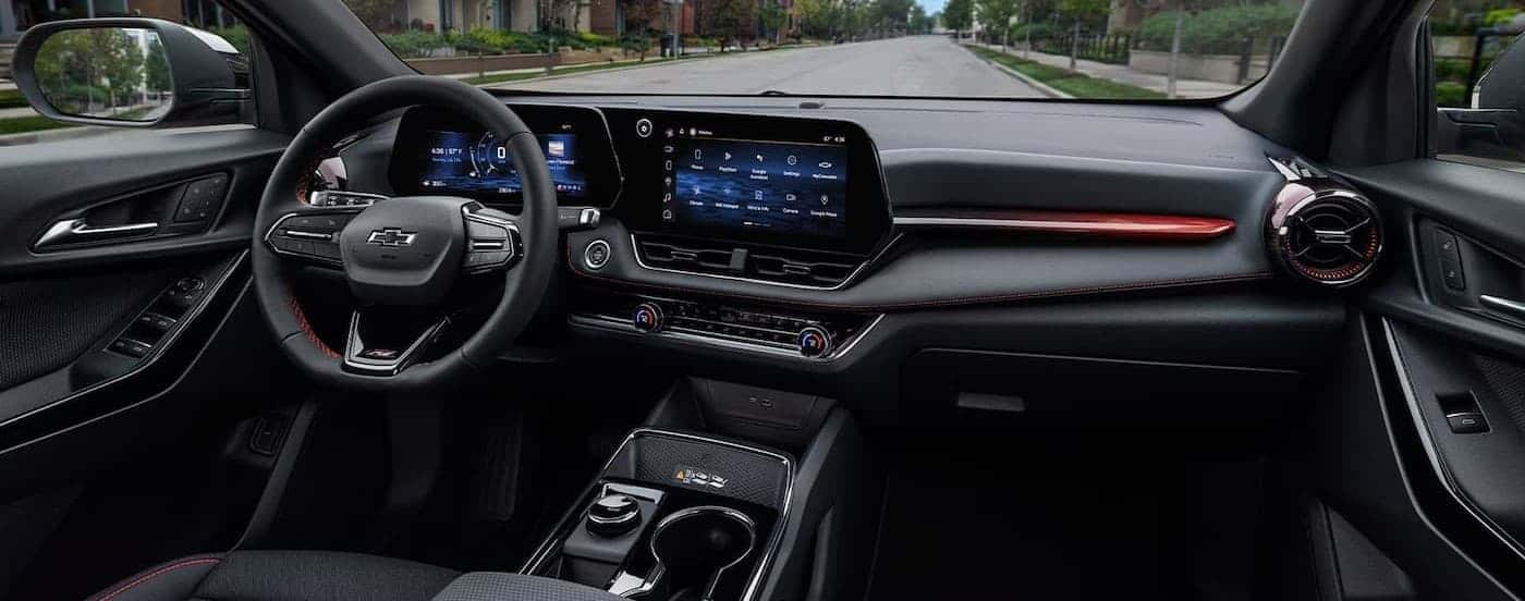 Black dash in a 2025 Chevy Equinox.
