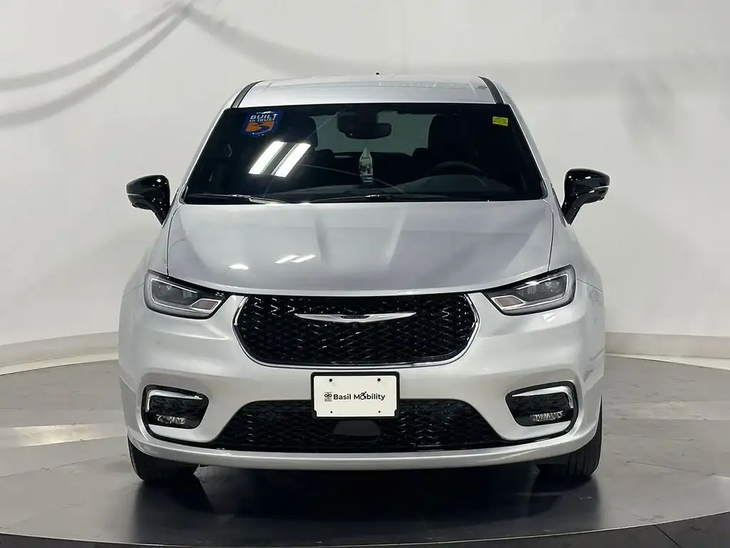2026 Chrysler Pacifica Select Wheelchair Accessible Van exterior