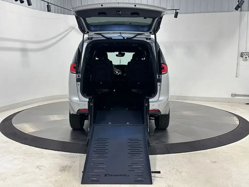 2026 Chrysler Pacifica Select Wheelchair Accessible Van