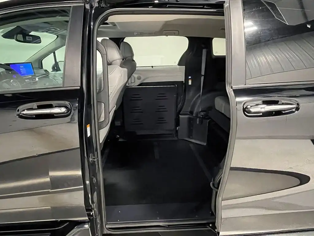 Toyota Sienna Interior Highlights
