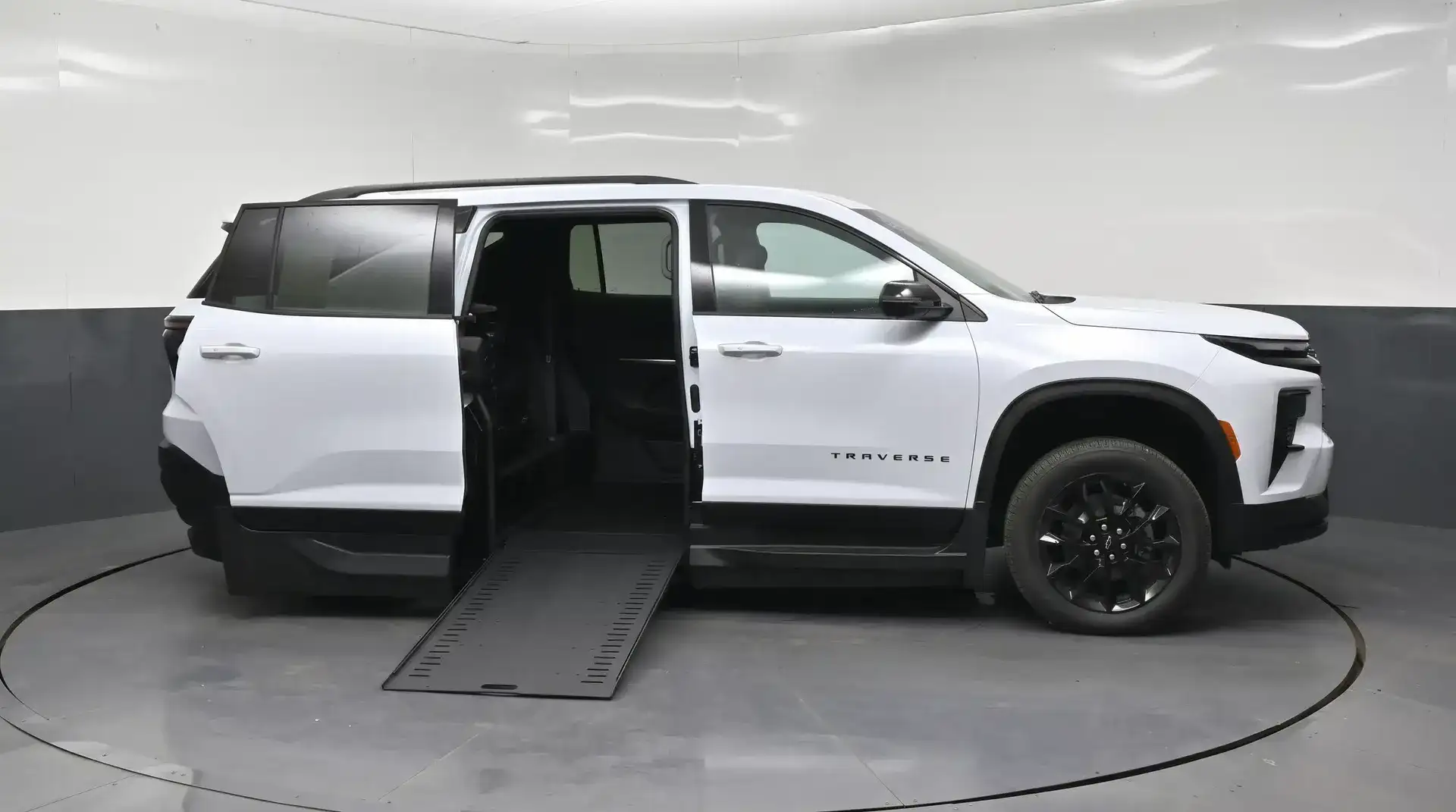 2026 Chevrolet Traverse Accessible Interior Height and Floor Length