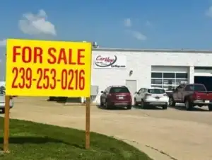carhop-of-sioux-city-iowa-exterior-for-sale-sign-500x376