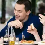 friends eating at cafe