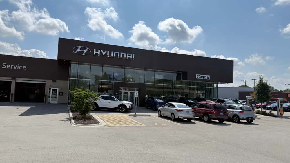 Castle Hyundai of Oak Lawn showroom exterior