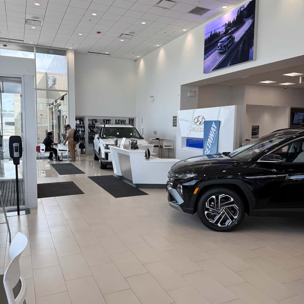 Castle Hyundai of Oak Lawn showroom front desk
