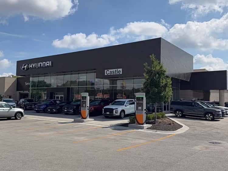 Castle Hyundai of Oak Lawn storefront exterior