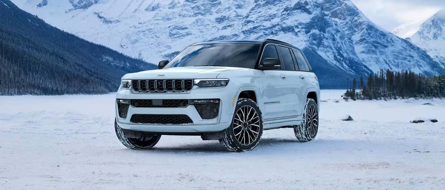 2026 Jeep Grand Cherokee Driving in the snow