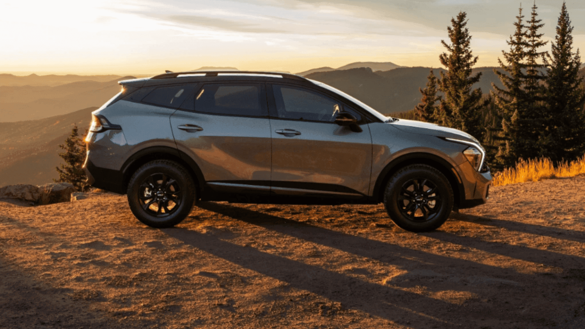 2024 Kia Sportage parked on a mountain overlook at sunset