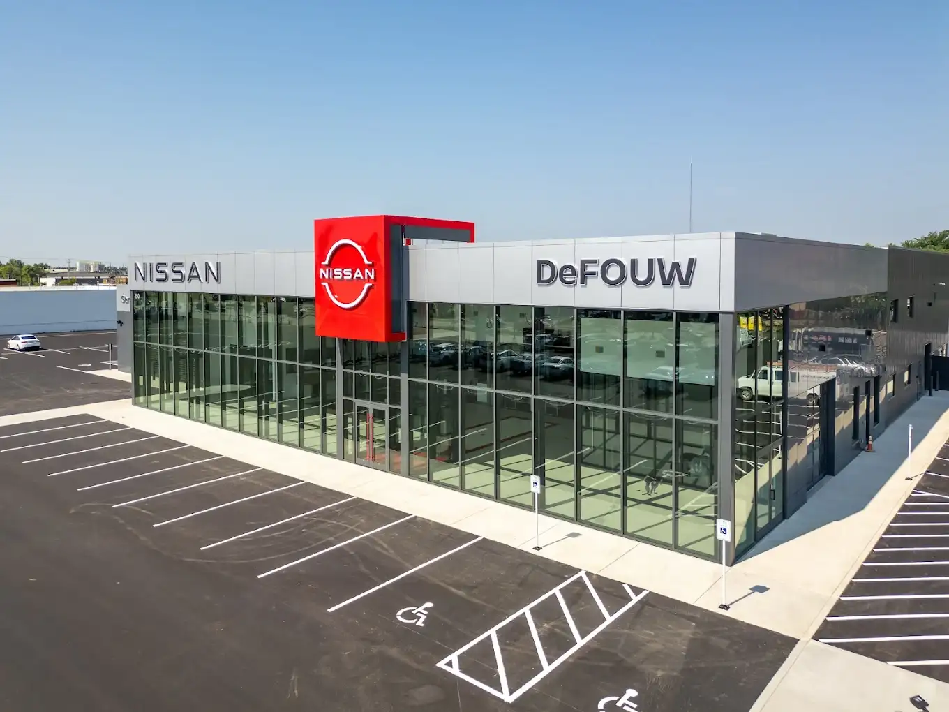 DeFOUW Nissan Lafayette dealership exterior
