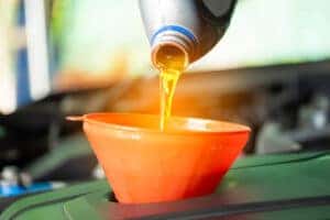 Filling engine with new oil