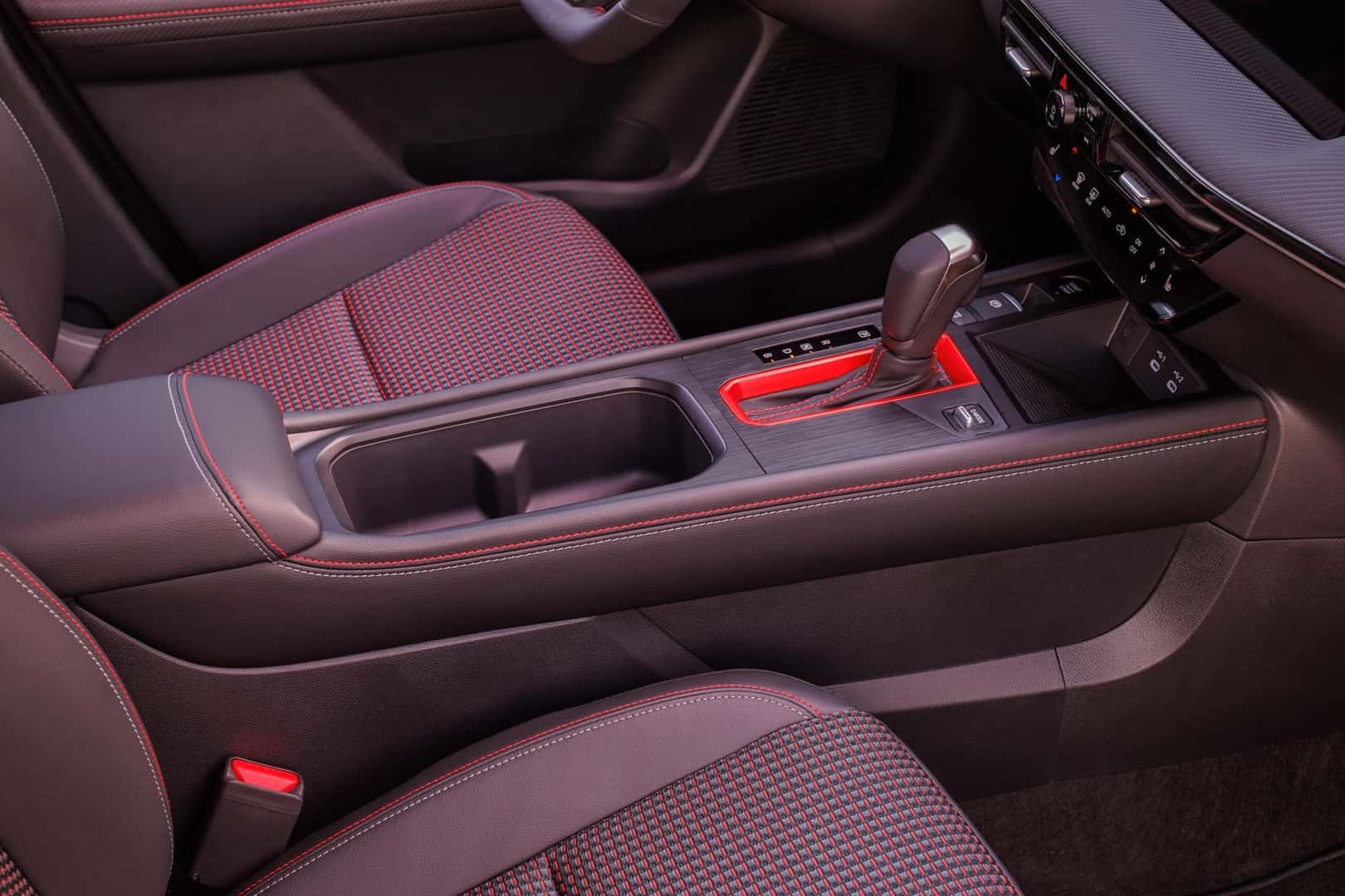 2025 Nissan Kicks cupholders