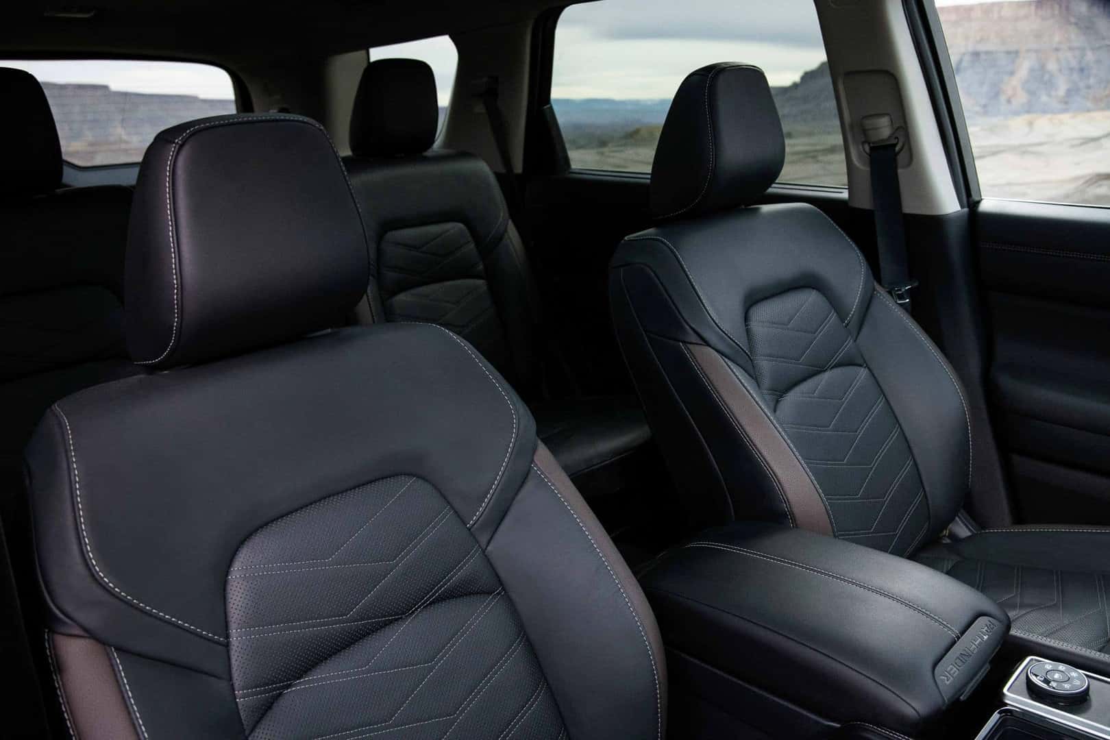2022 Nissan Pathfinder Front Seats
