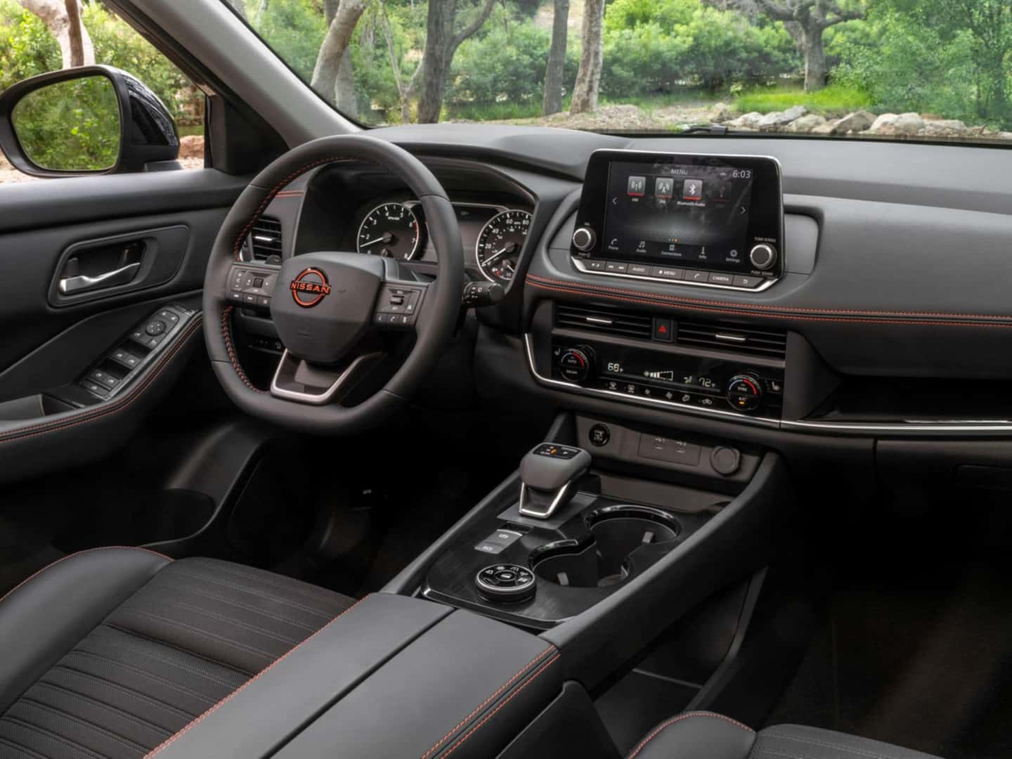 2025 Nissan Front Seat Interior