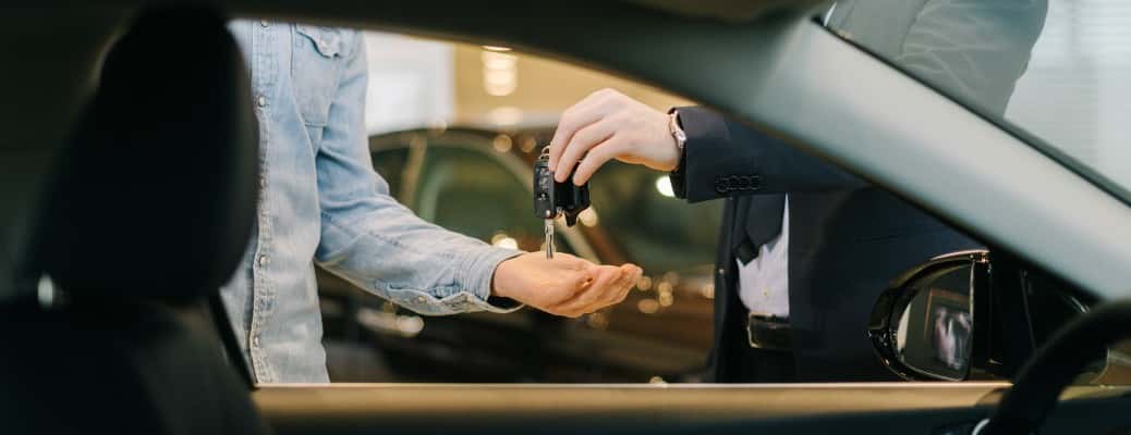 Sell us your car, customer handing over the keys