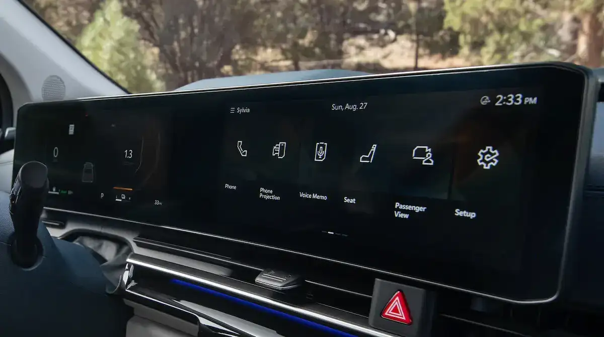 2027 Kia Carnival Hybrid Dual Panoramic Displays