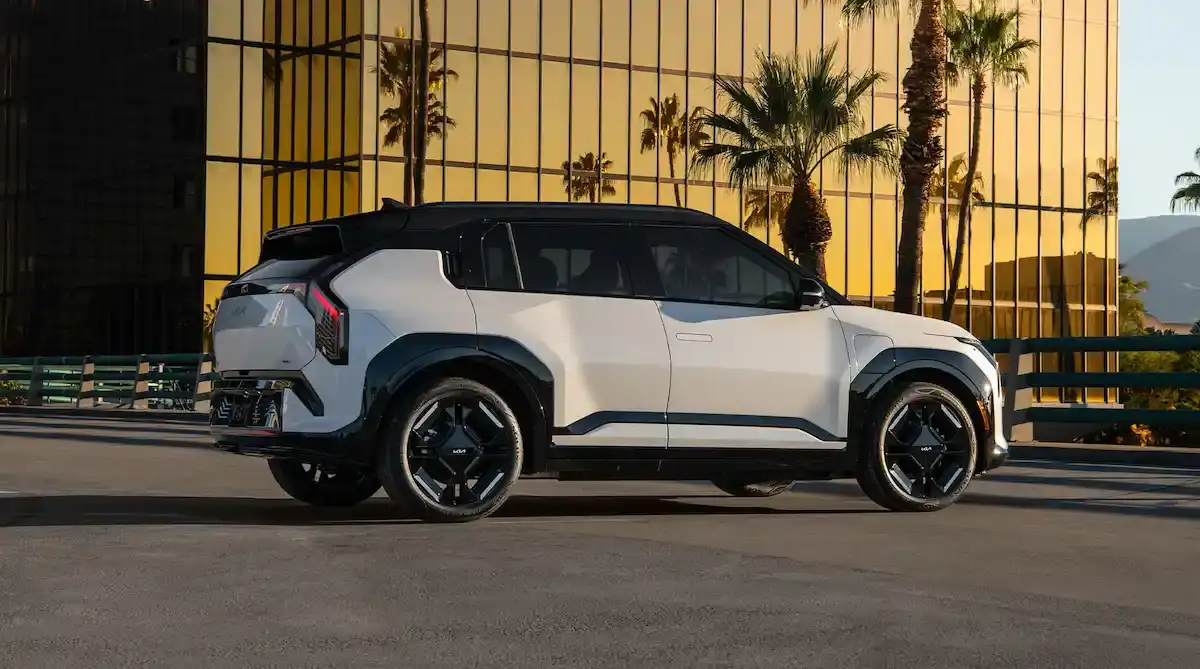 2027 Kia EV3 Gloss black and machined finish wheels