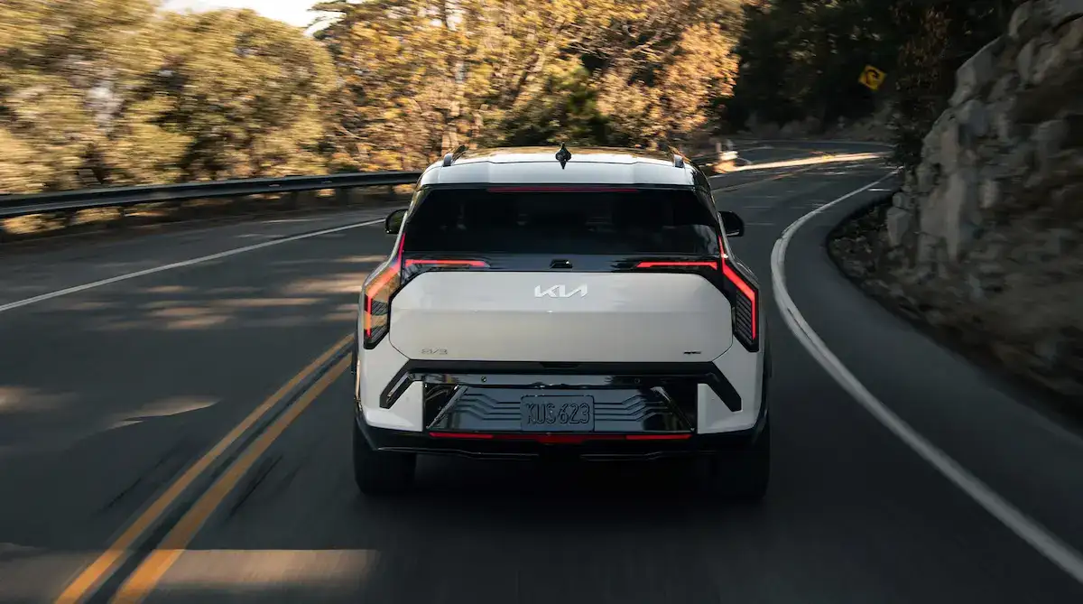 2027 Kia EV3 back view Snow White Pearl with LED taillights and gunmetal rear bumper trim