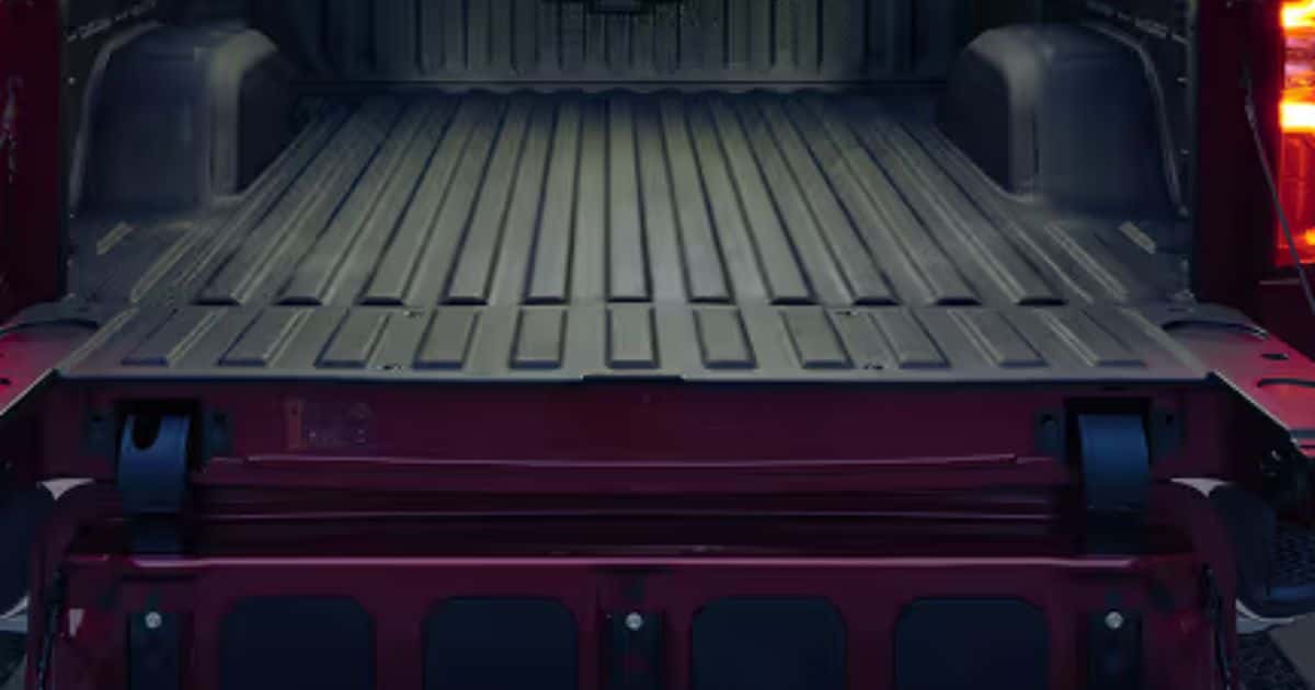 The 2026 Chevy Silverado 1500 has Durabed and Multi Flex Tailgate to make it more functional.