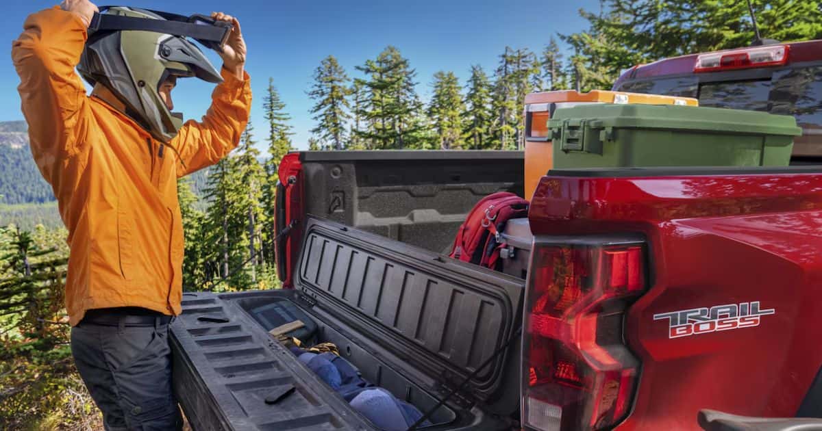 The 2026 Chevy Colorado's bed and tailgate have flexible functionalities.