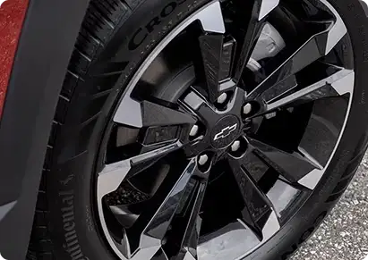 Close-up of a black machined-alloy Chevrolet Equinox wheel