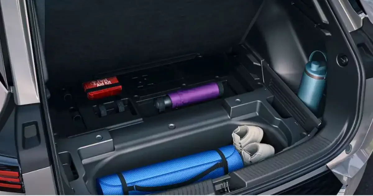 Dual-height cargo floor allows you to store items under the floor for more storage