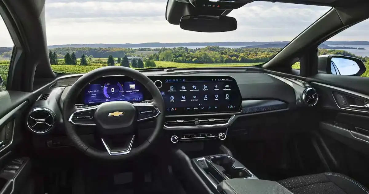 The 2026 Chevrolet Equinox EV LT1 17.7-inch touchscreen and 11-inch driver information display