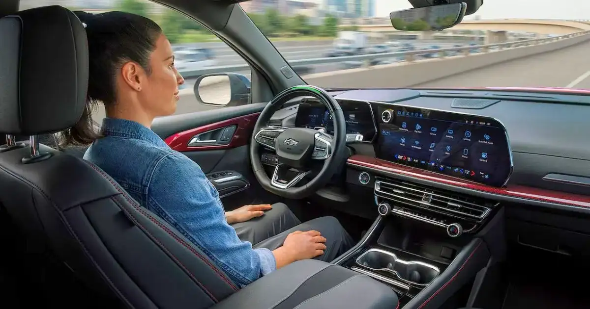 The 17.7-inch diagonal touchscreen, 11-inch Driver Information Center, and available Super Cruise in the 2026 Traverse