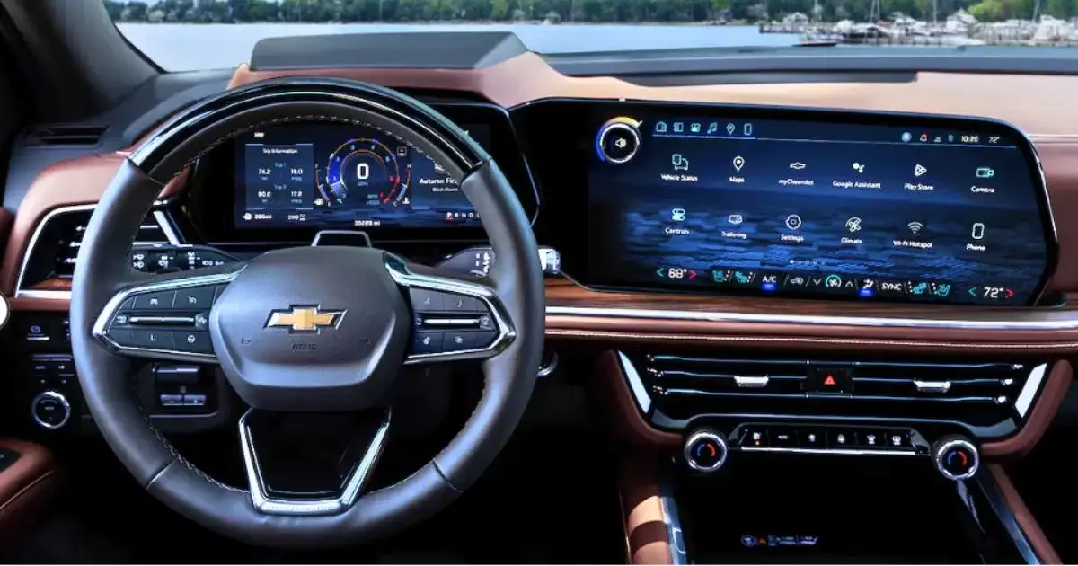 The standard 17.7-inch diagonal center touchscreen and 11-inch driver information center in the 2026 Chevrolet Suburban