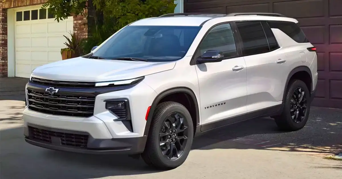 The Sport Special Edition of the 2026 Chevy Traverse adds black grille, components, Traverse badging, Chevrolet bowties, and 20-inch high-gloss aluminum wheels