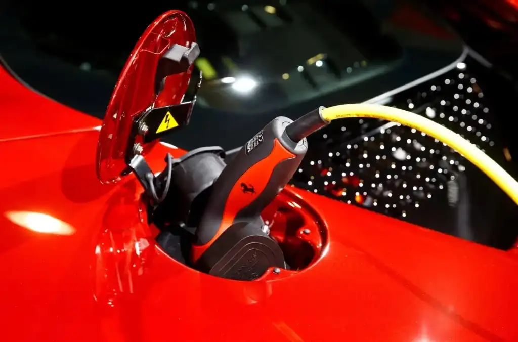 ferrari hybrid charging
