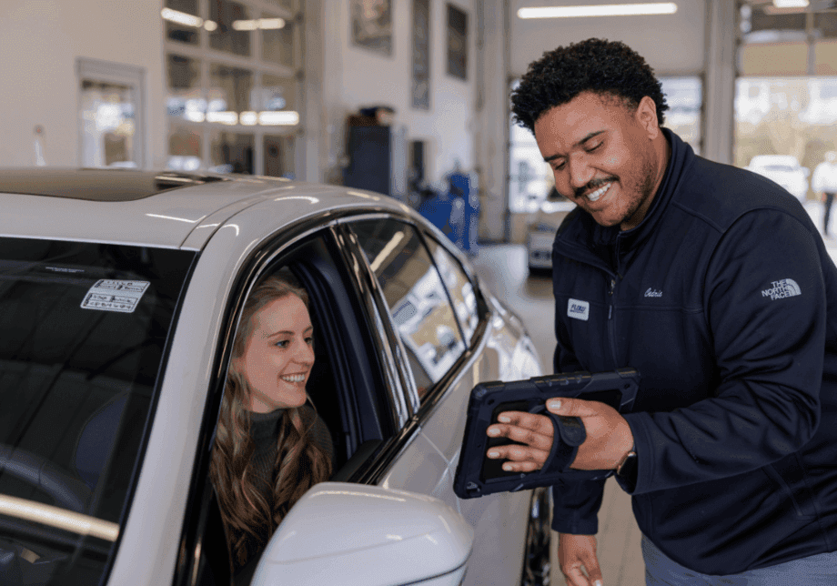 honda-service_staff_showing demo