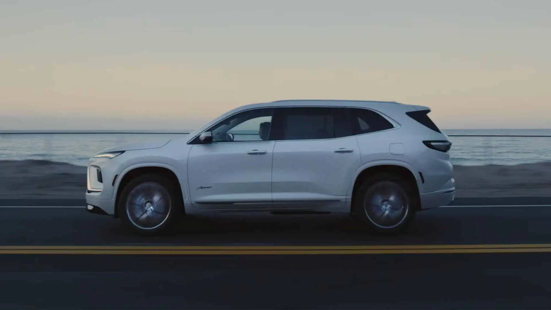 A dynamic image of the 2026 Buick Enclave.