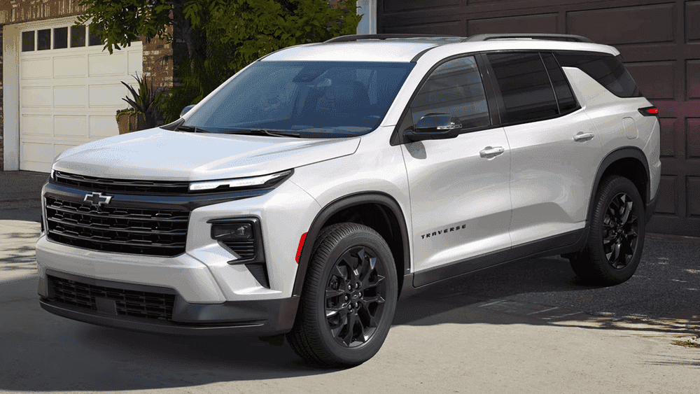 2026 Chevrolet Traverse near Ruth NC in white with Bowtie grille and blacked-out alloy wheels