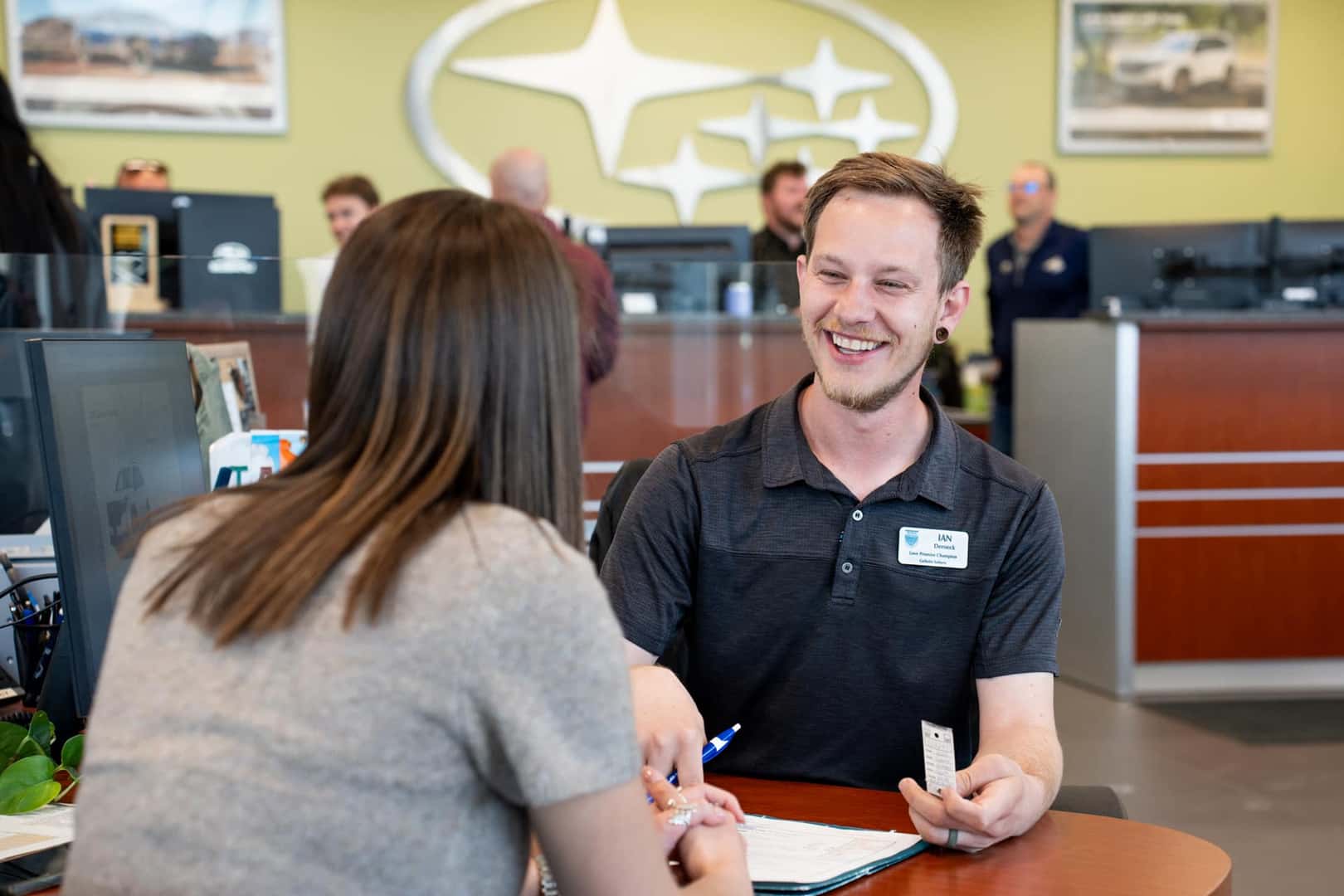 Gallatin Salesperson talking with a customer