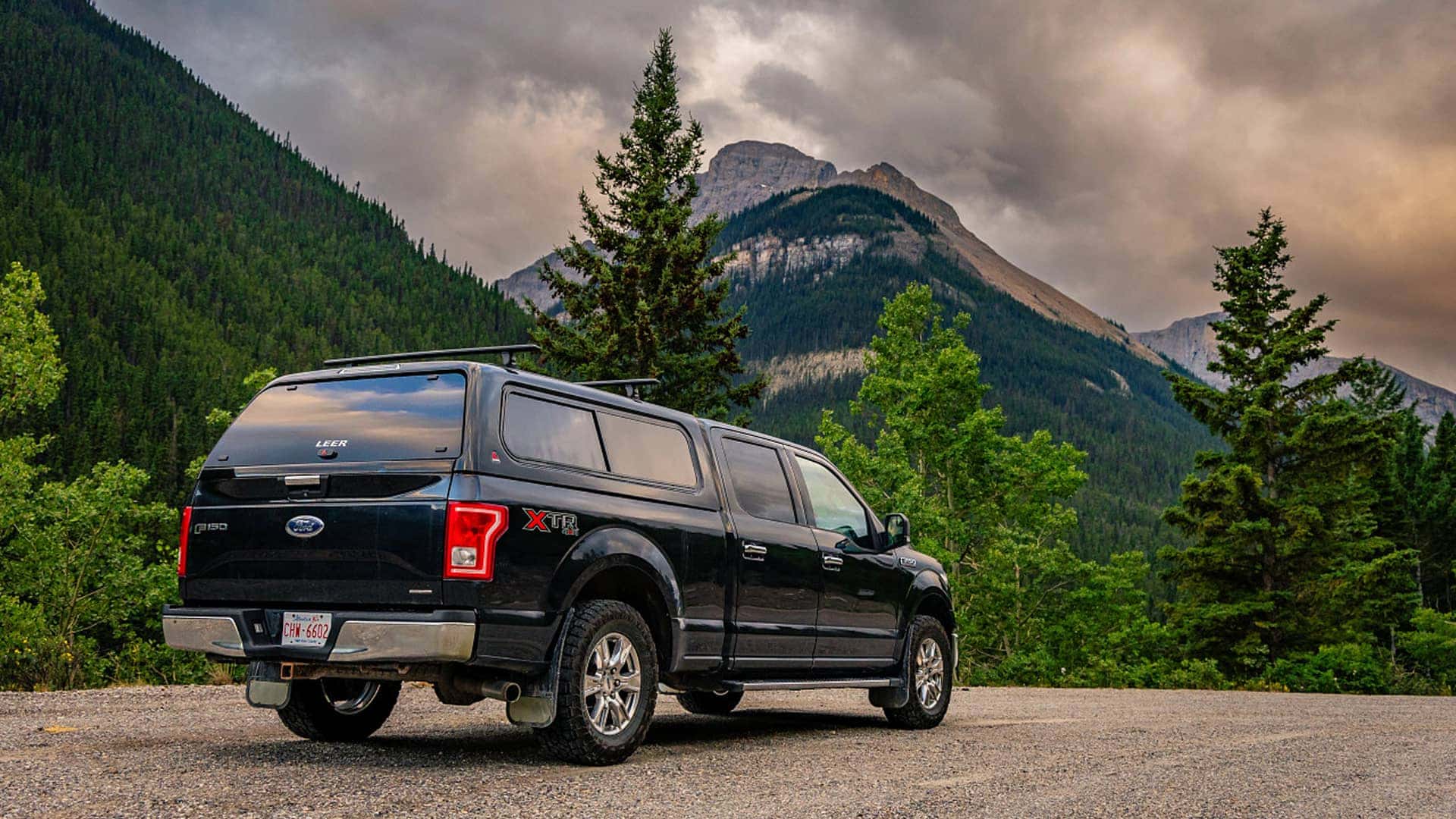 leer parked in front of mountains