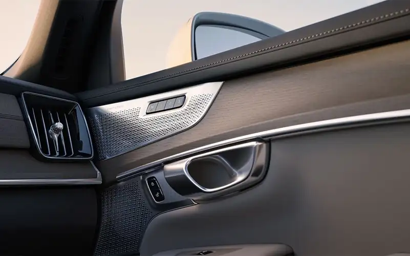 Volvo XC90 Plug-In Hybrid Stereo