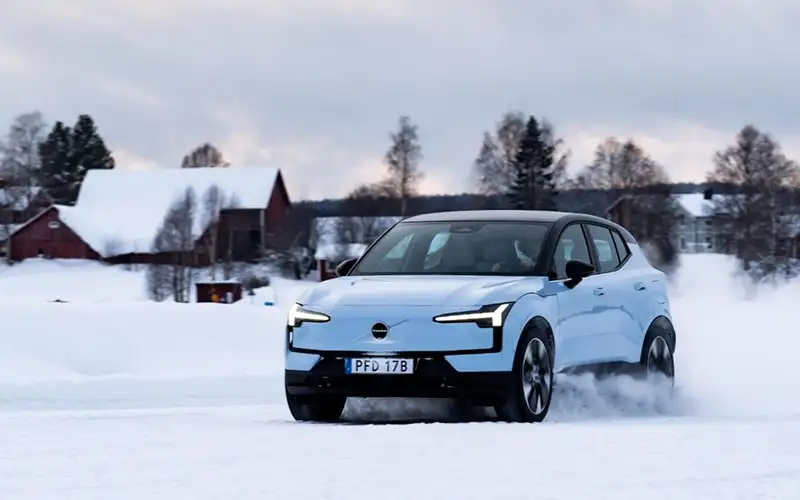 Volvo EX30 Snow