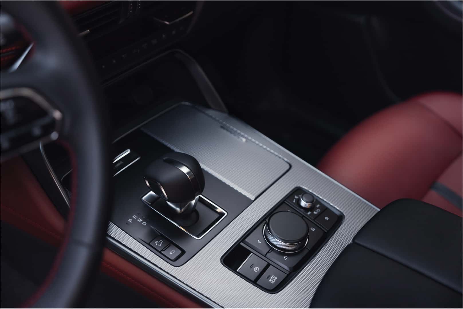 Mazda CX-70 center console with control dial