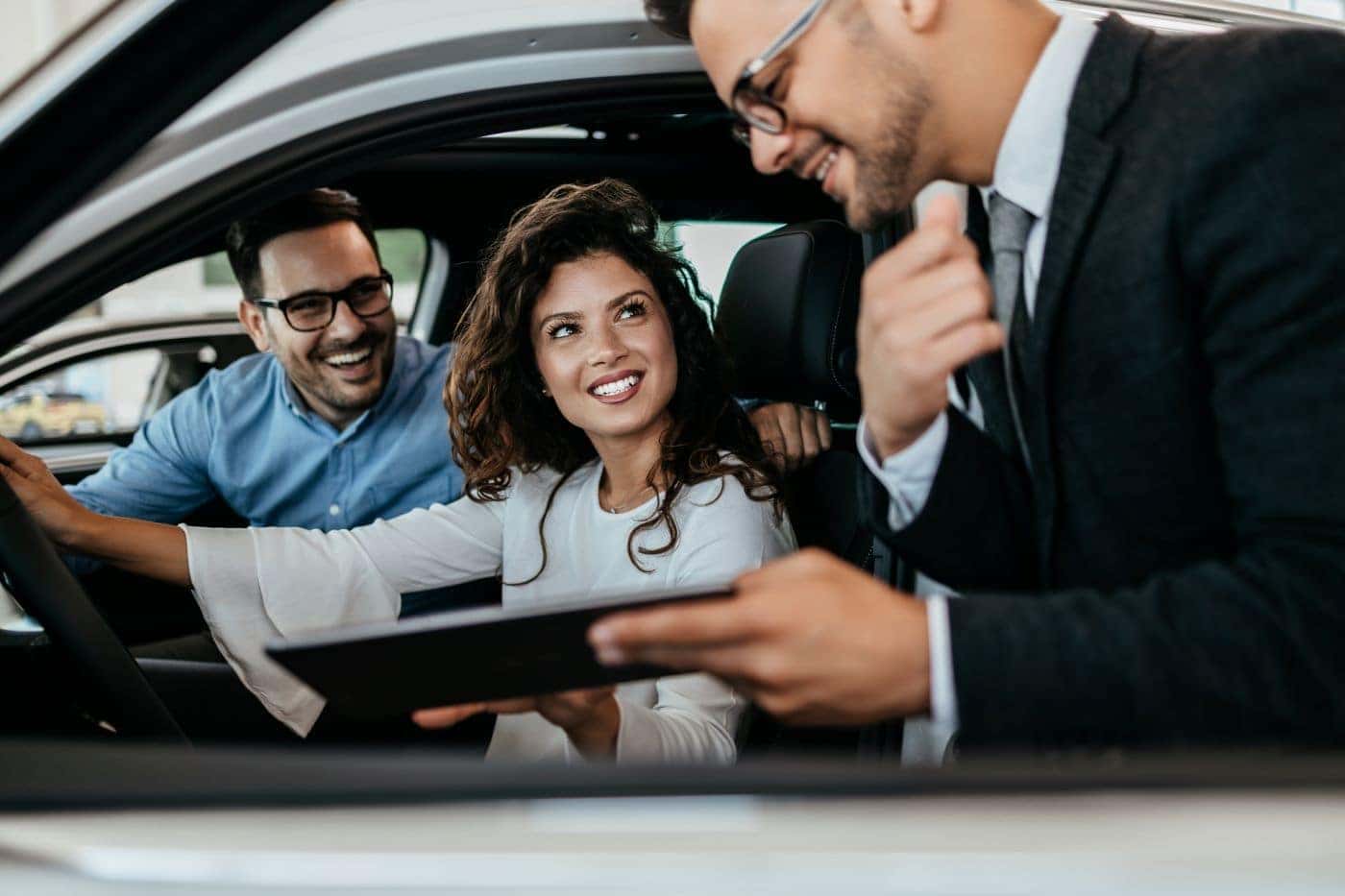 Mercedes-Benz finance consultation for a vehicle lease in Grand Blanc