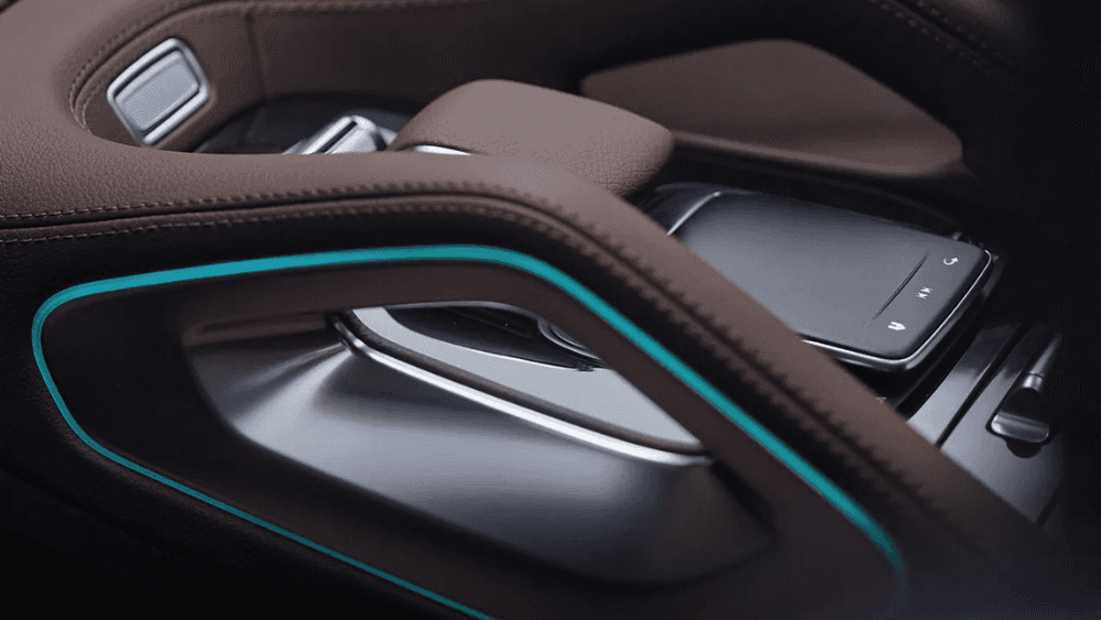 Mercedes-Benz GLE 64-color ambient lighting